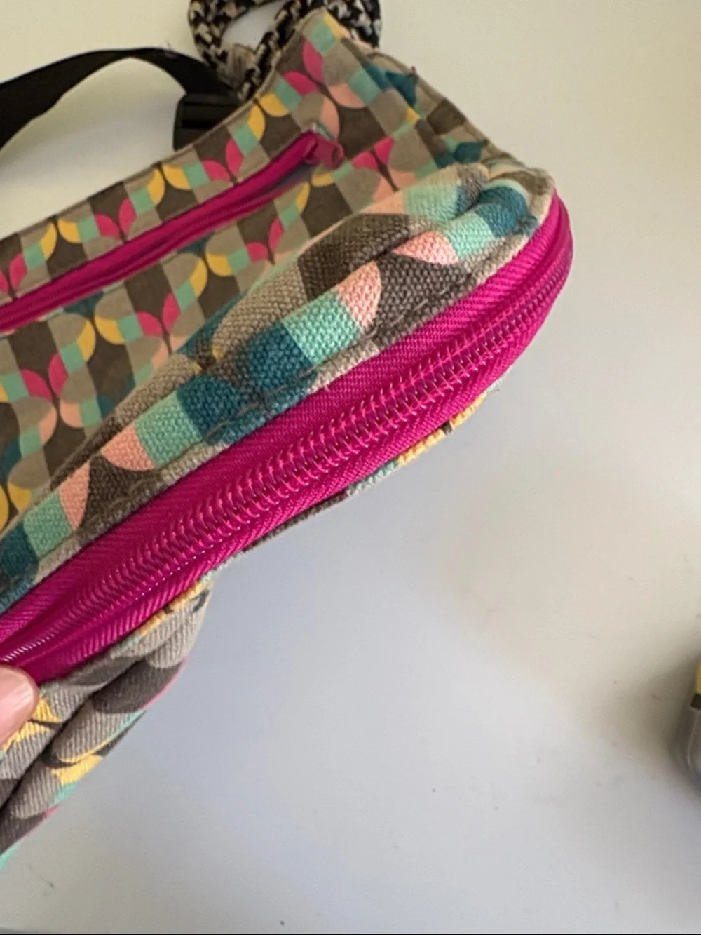 Kavu Multicolor Geo Zipper Expandable Crossbody Bag - Gray, Pink, Teal & Yellow